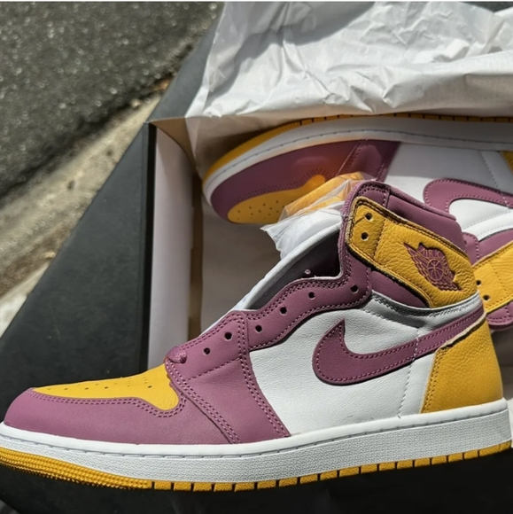 Jordan 1 Retro High OG Brotherhood 2022 - Picture 4 of 5